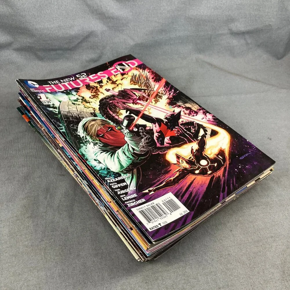 Futures End DC Comic Book 2014 Huge Lot of 26 Issues #1-8, #16+ - Picture 4 of 4